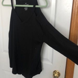 Back cut out shoulder long sleeve.